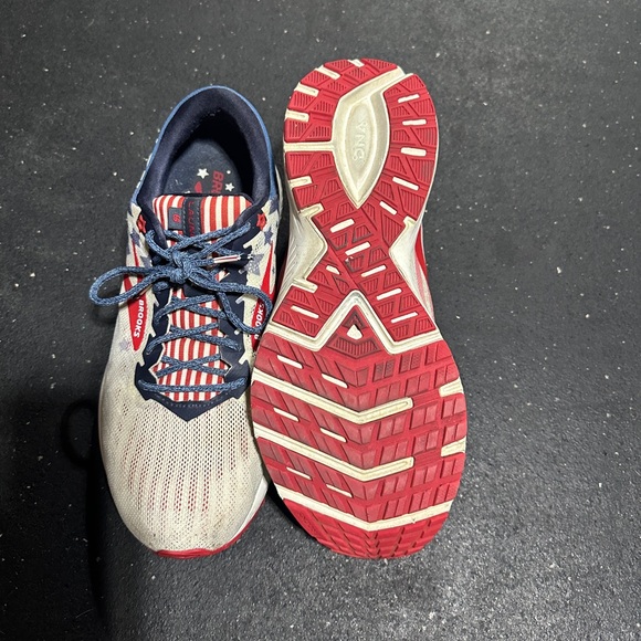 Brooks Launch GTS 6 - Picture 3 of 4